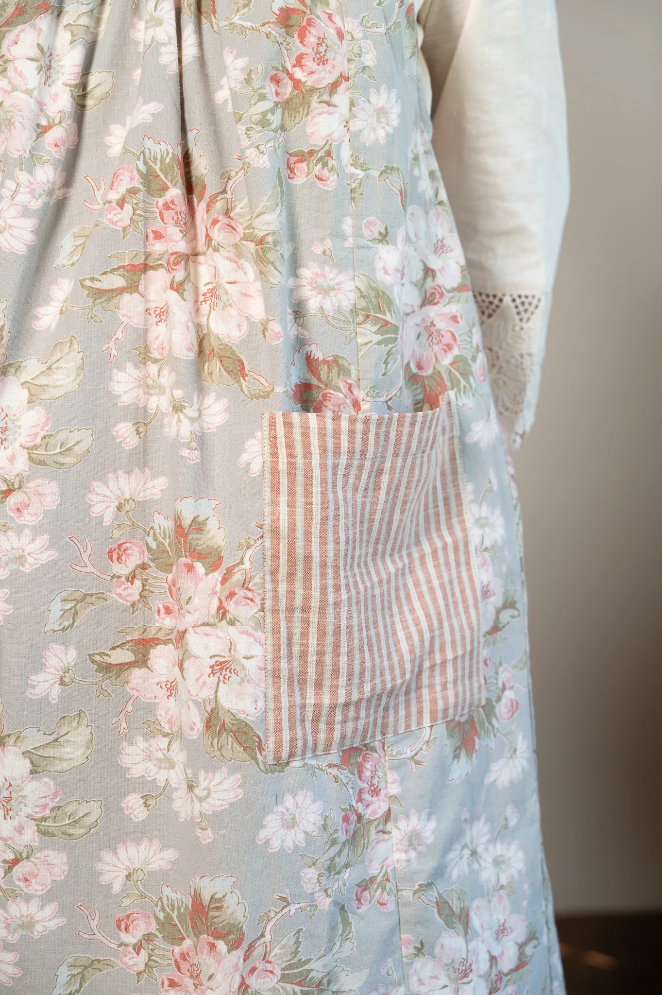 Apple Blossom Jumper Apron - Image 3
