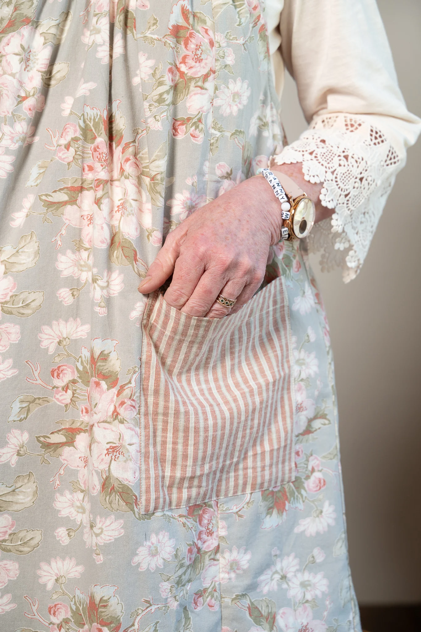 Apple Blossom Jumper Apron - Image 4