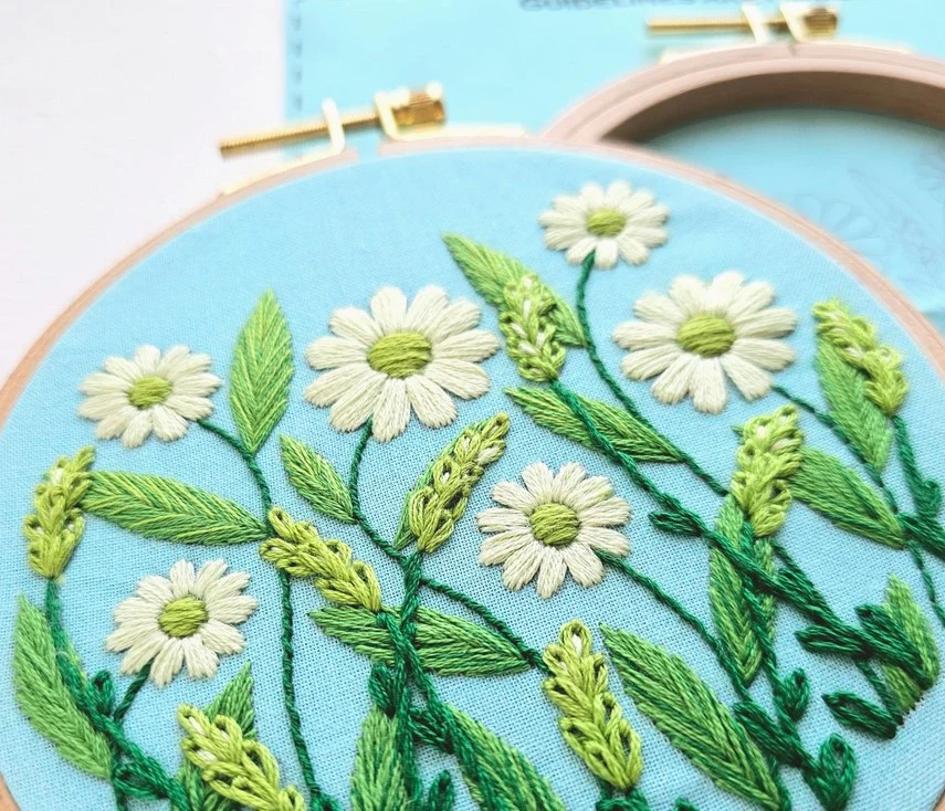 Daisy Field Beginner's Hand Embroidery Kit - Image 3
