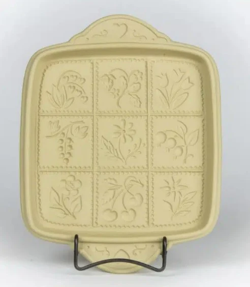 Emerson Pottery Shortbread Pan in Flowers and Berries - Image 3