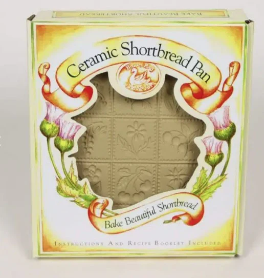 Emerson Pottery Shortbread Pan in Flowers and Berries - Image 5