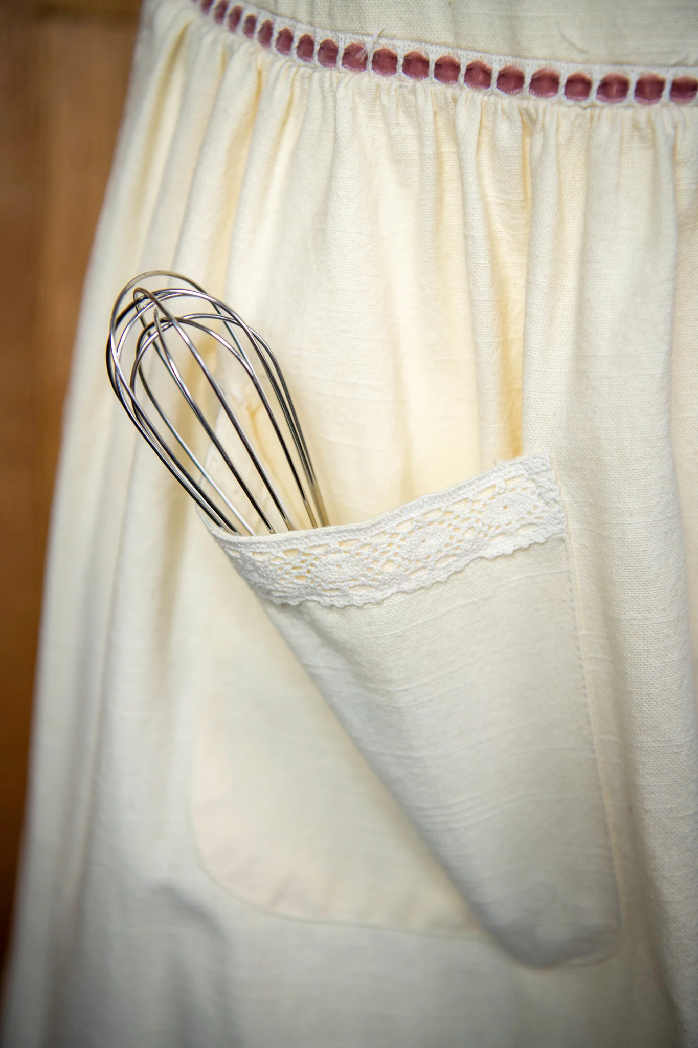 Dahlia Embroidered Apron - Image 3