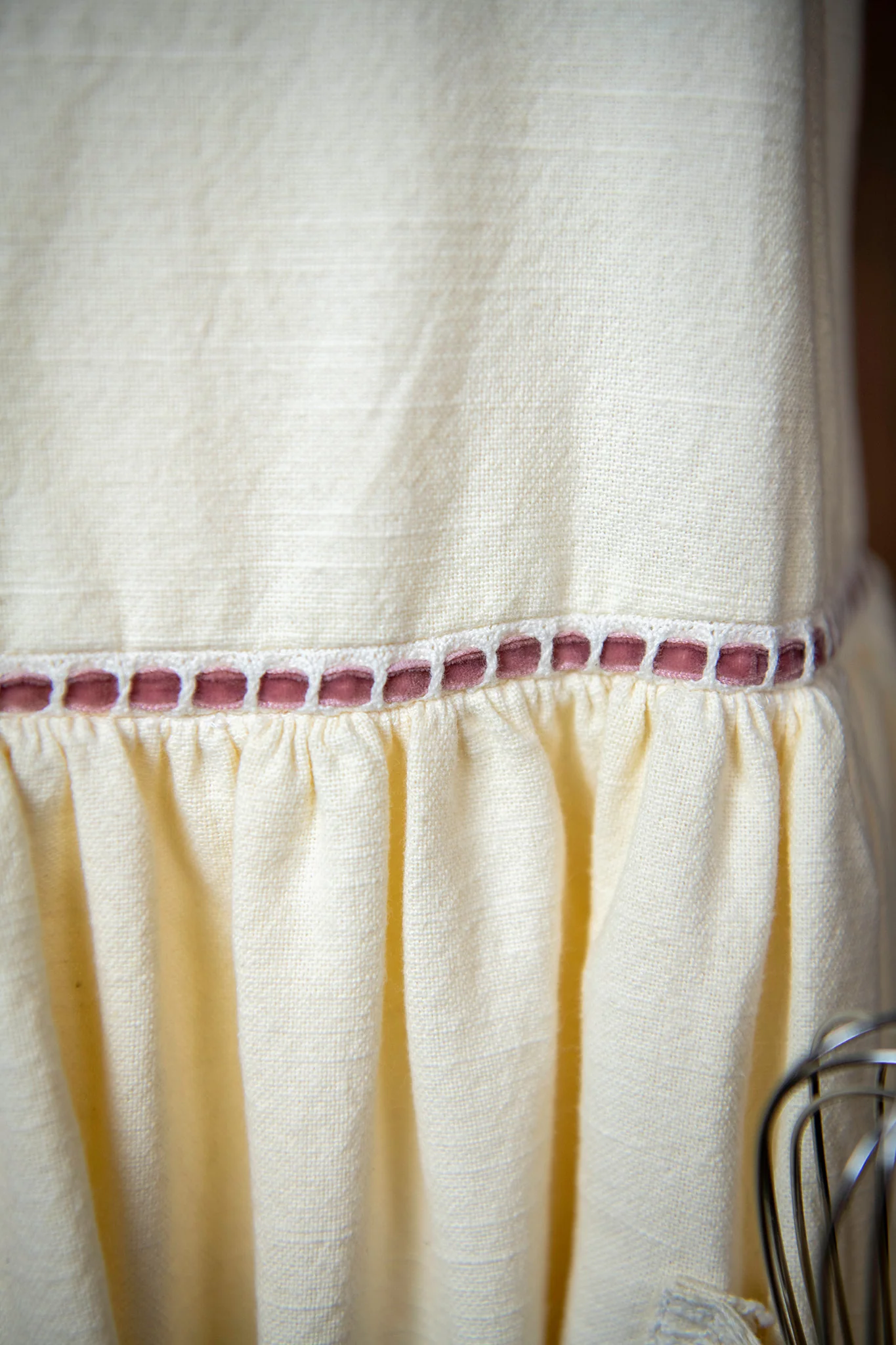 Dahlia Embroidered Apron - Image 4