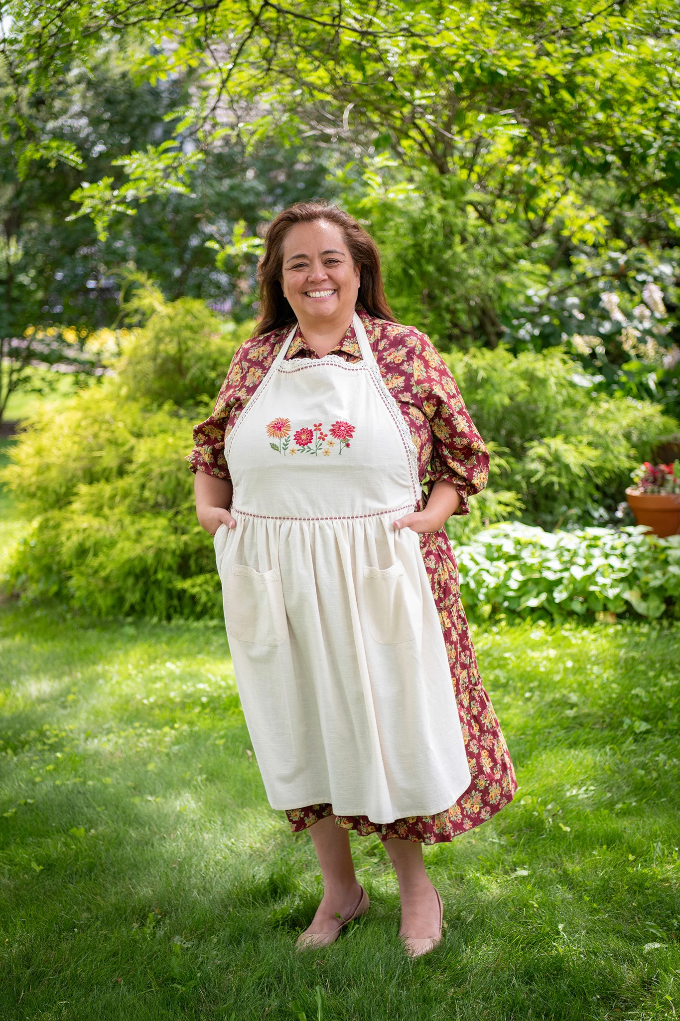 Dahlia Embroidered Apron - Image 5