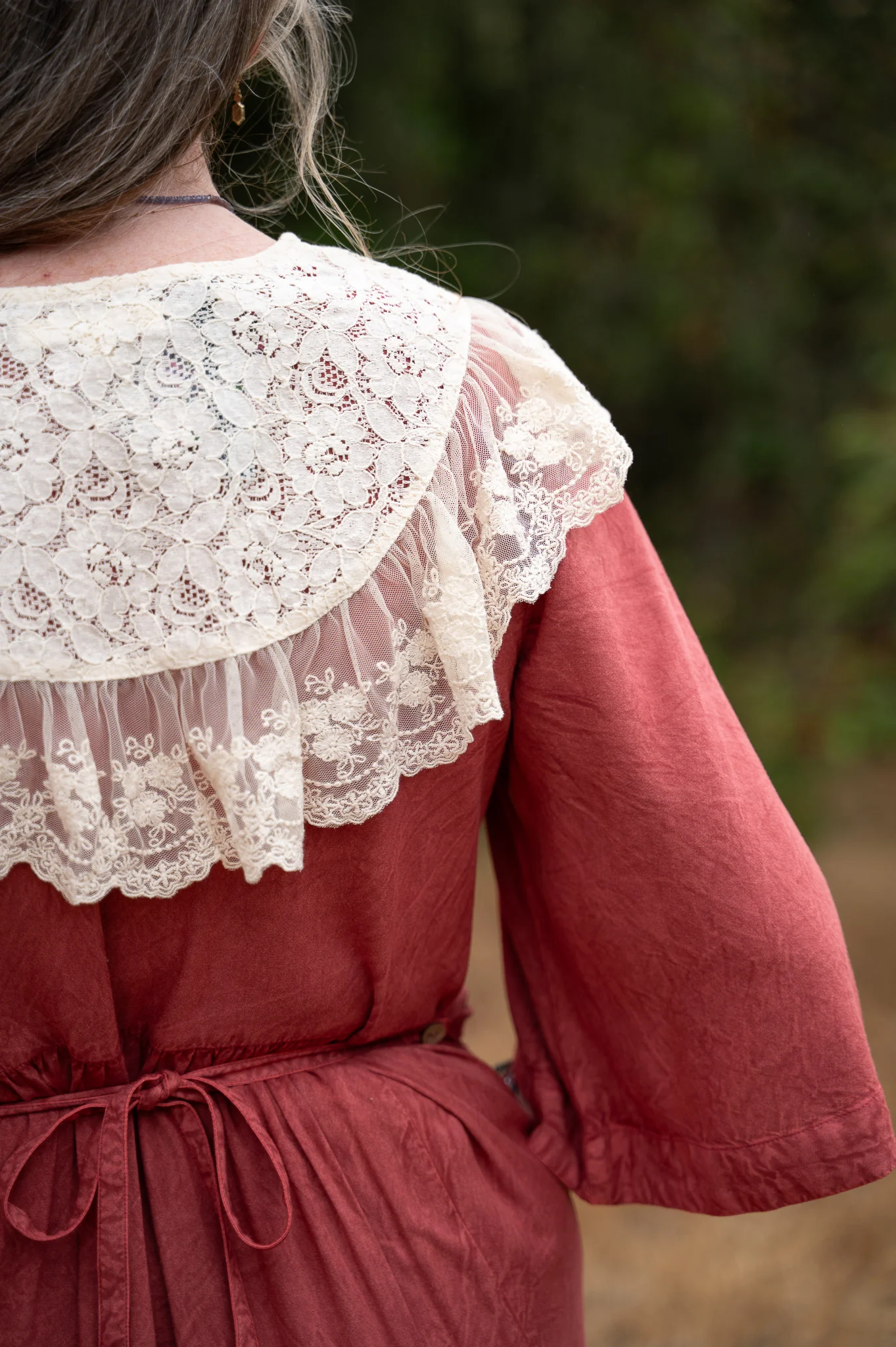 French Lace Collar in Ecru - Image 3