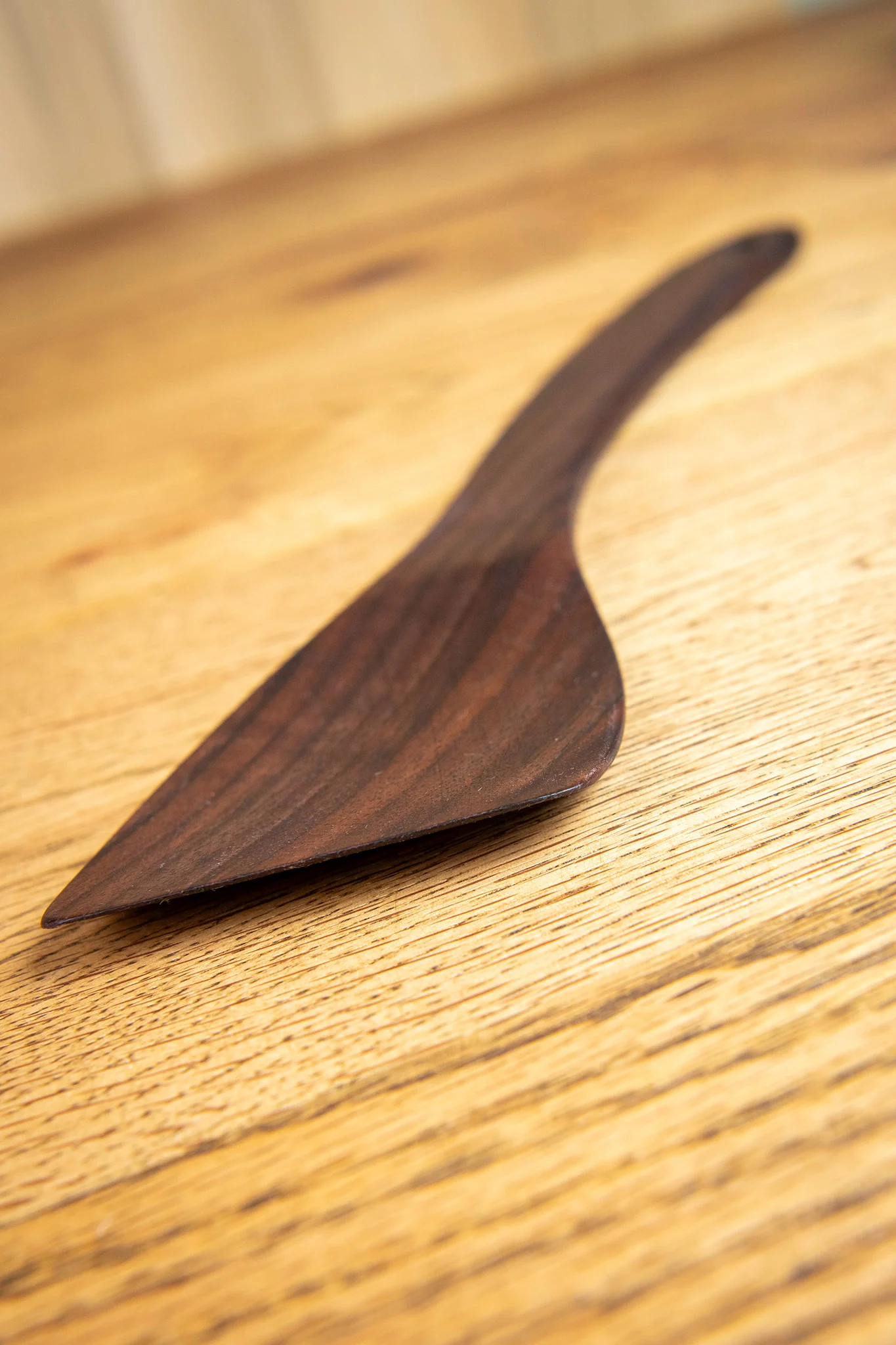 Large "Northpaw" Spatula in Walnut - Image 4