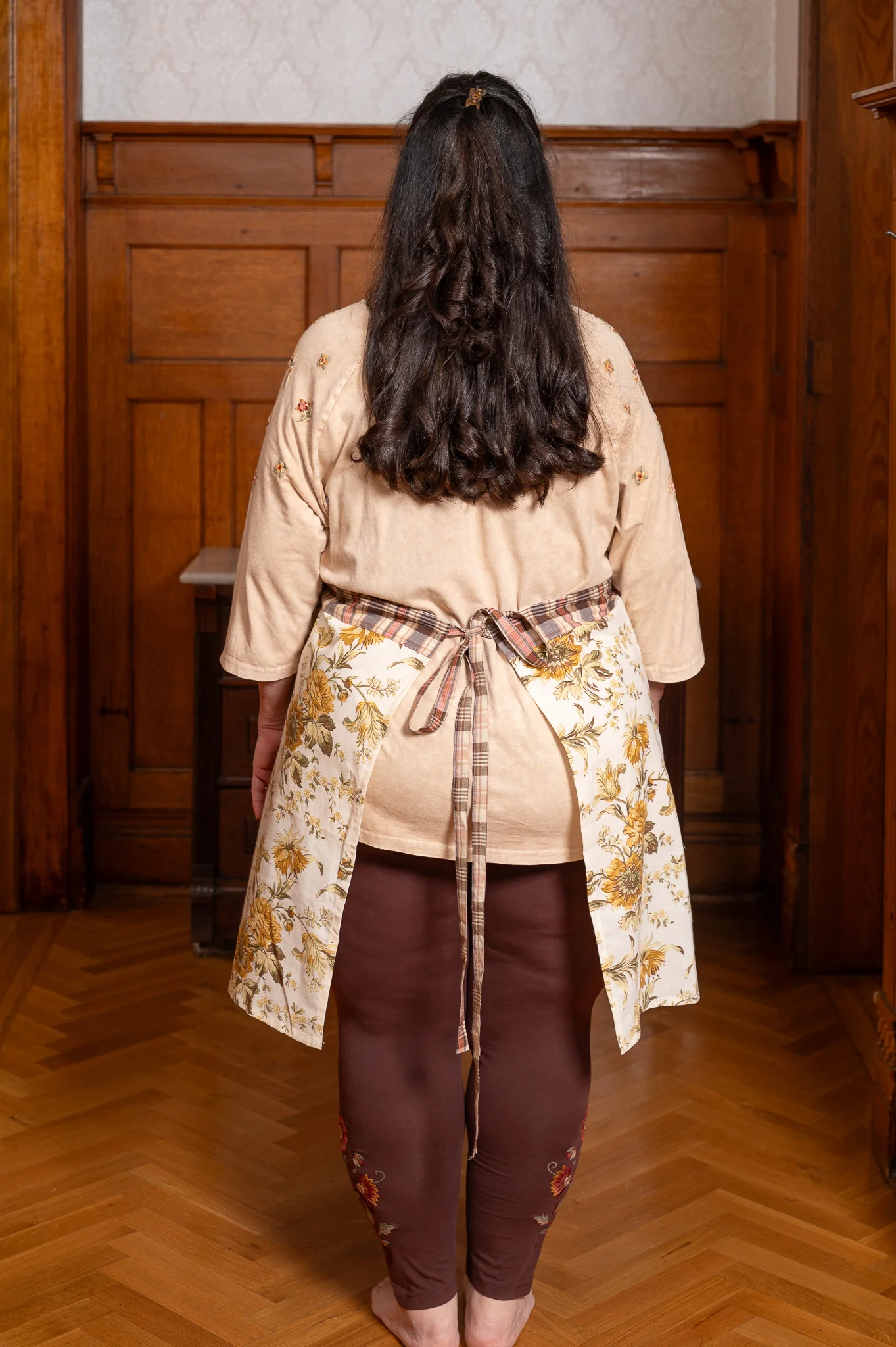 Musical Floral Gathering Apron - Image 6