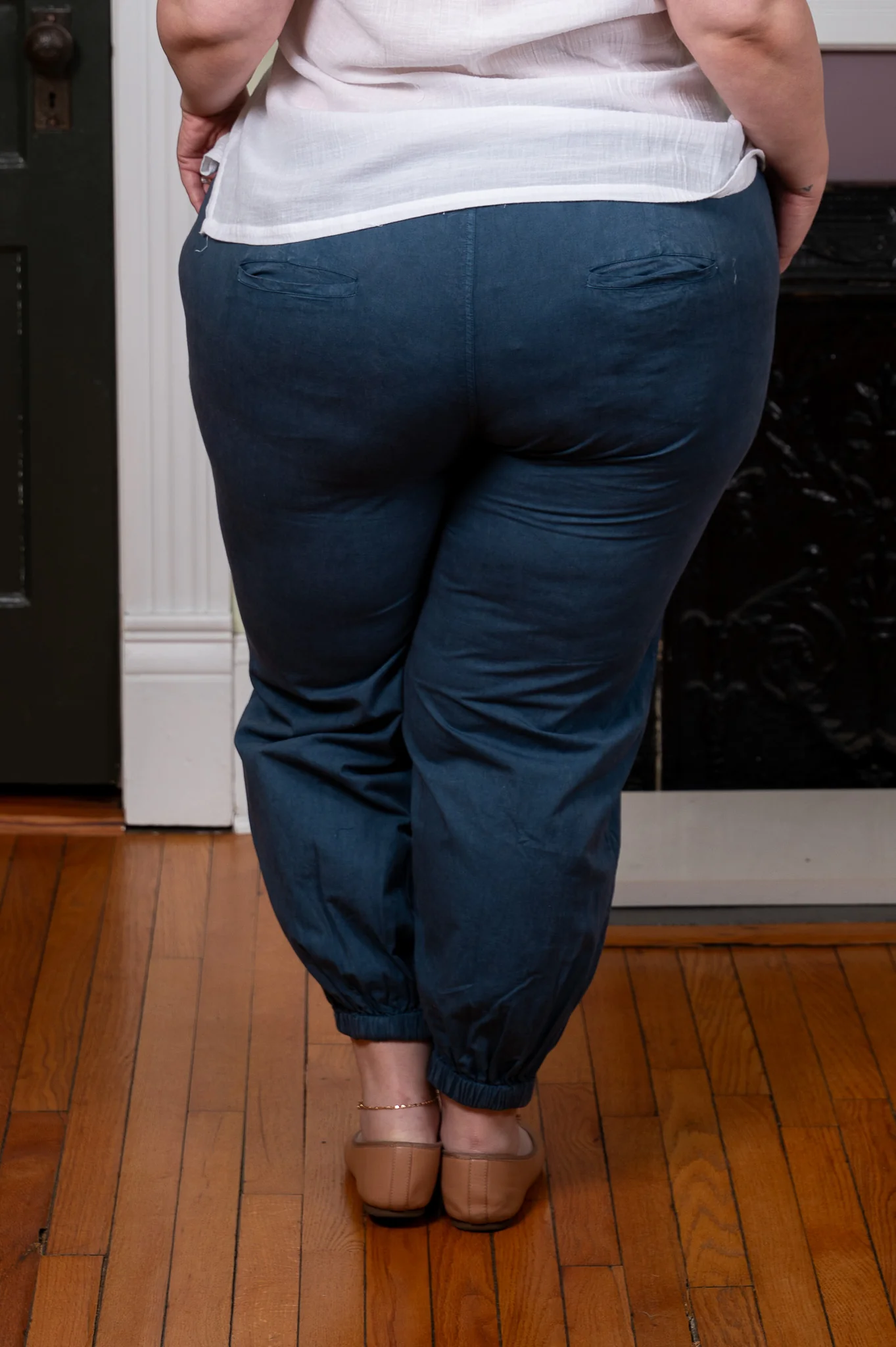 Oleson Embroidered Jogger in Navy - Image 9