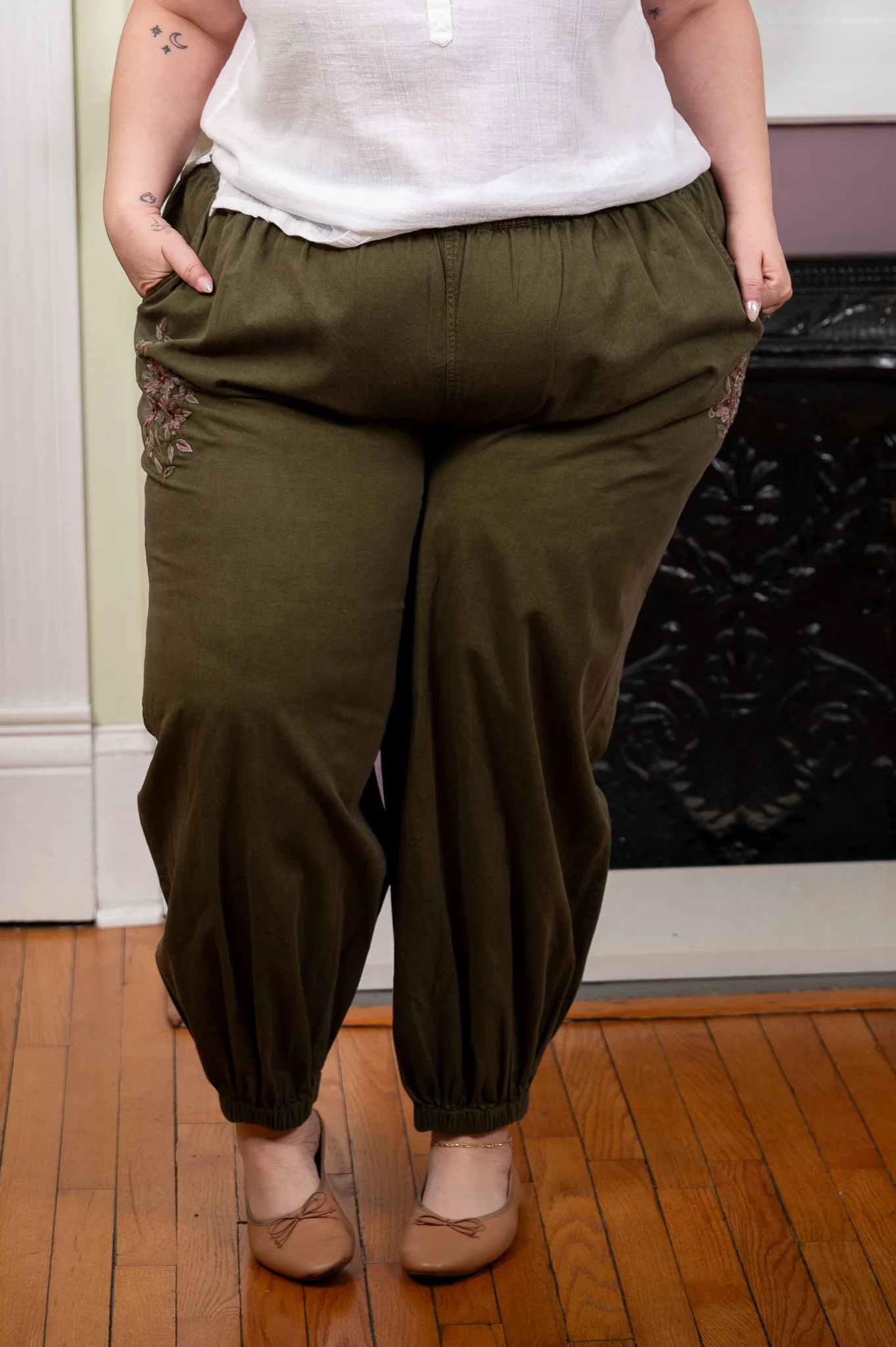 Oleson Embroidered Jogger in Olive - Image 9