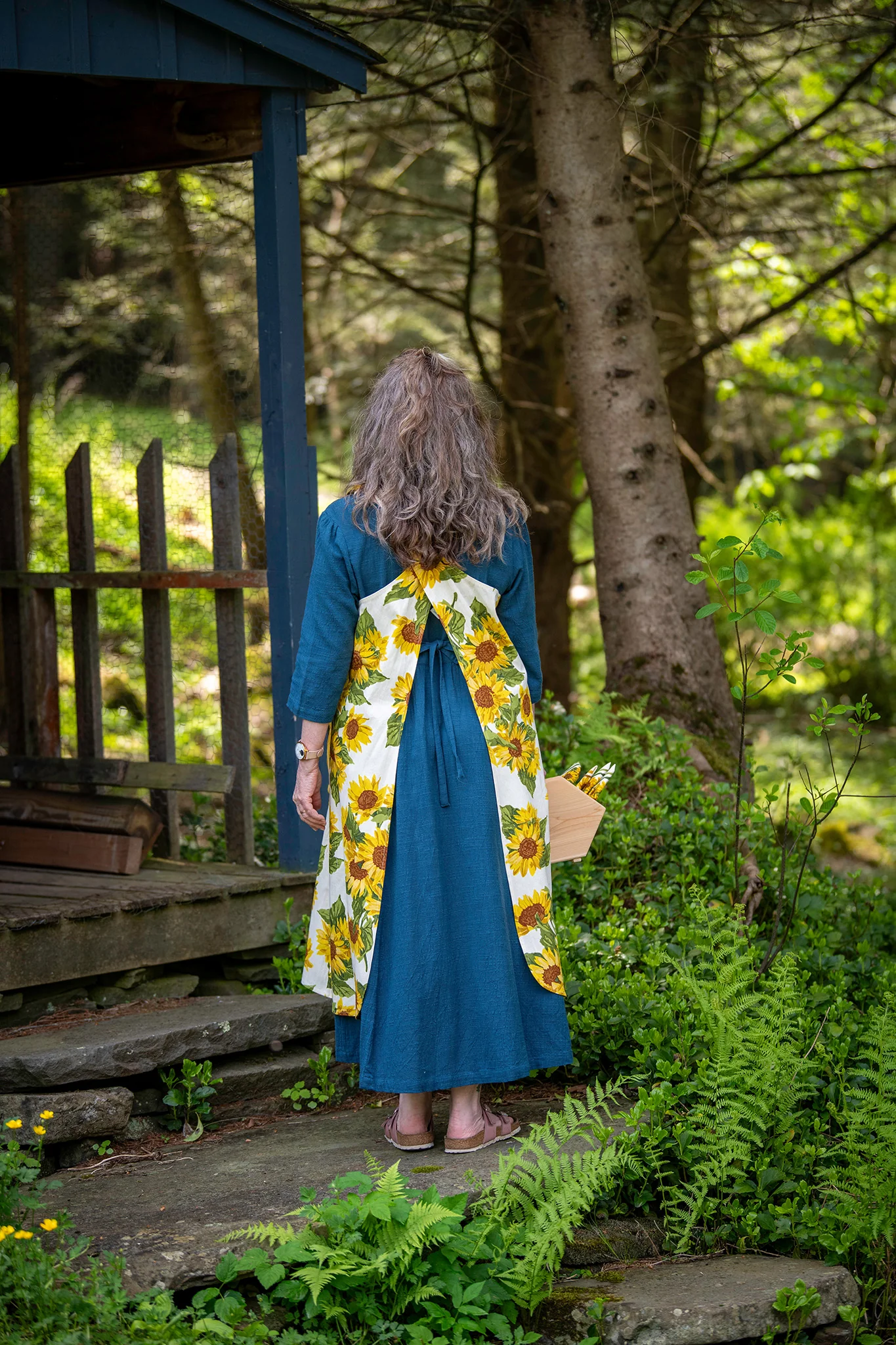 Sunflower Farmhouse Apron in Ivory - Image 6