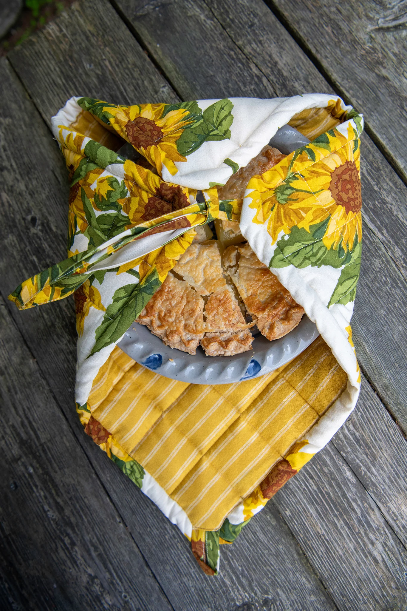 Sunflower Easy-As-Pie Carrier in Ivory - Image 5