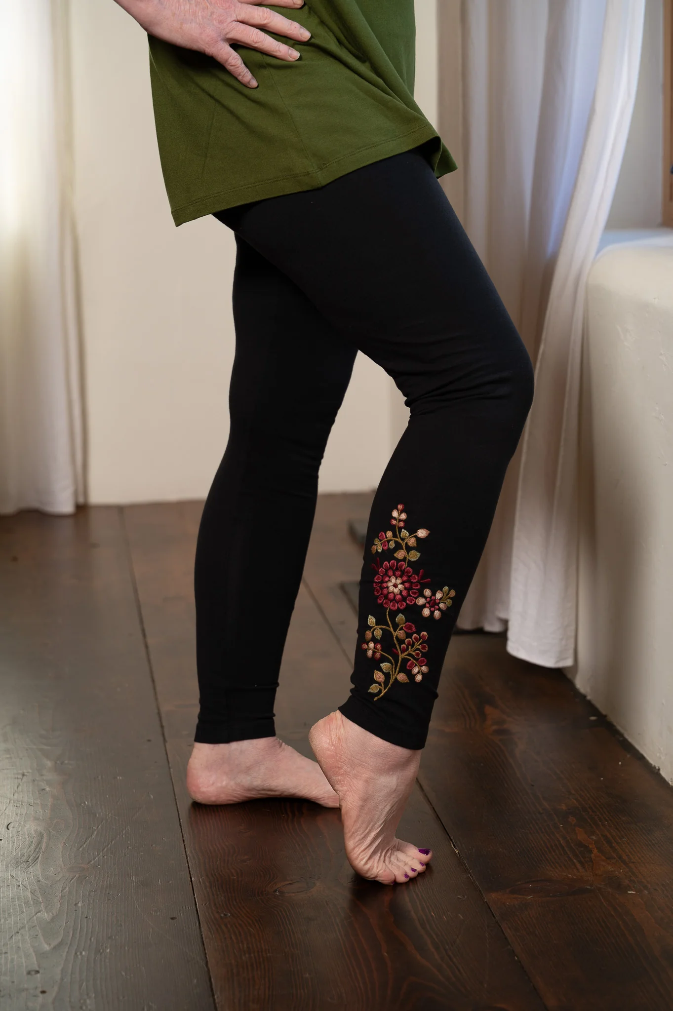 Tapestry Legging in Black - Image 3